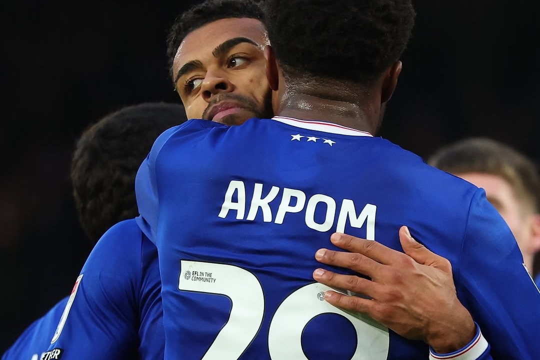 Ipswich Edges Oxford 2-1 as Akpom Shines at Portman Road