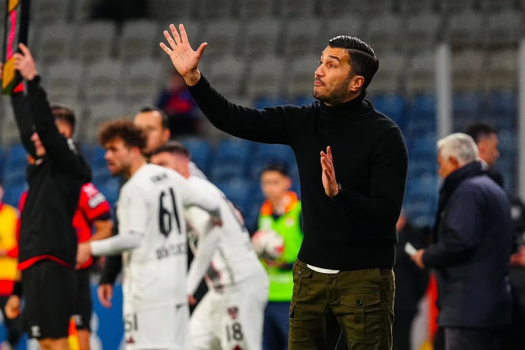 Başakşehir Overwhelms Gaziantep 5-1 with Fayzullaev's Commanding Display