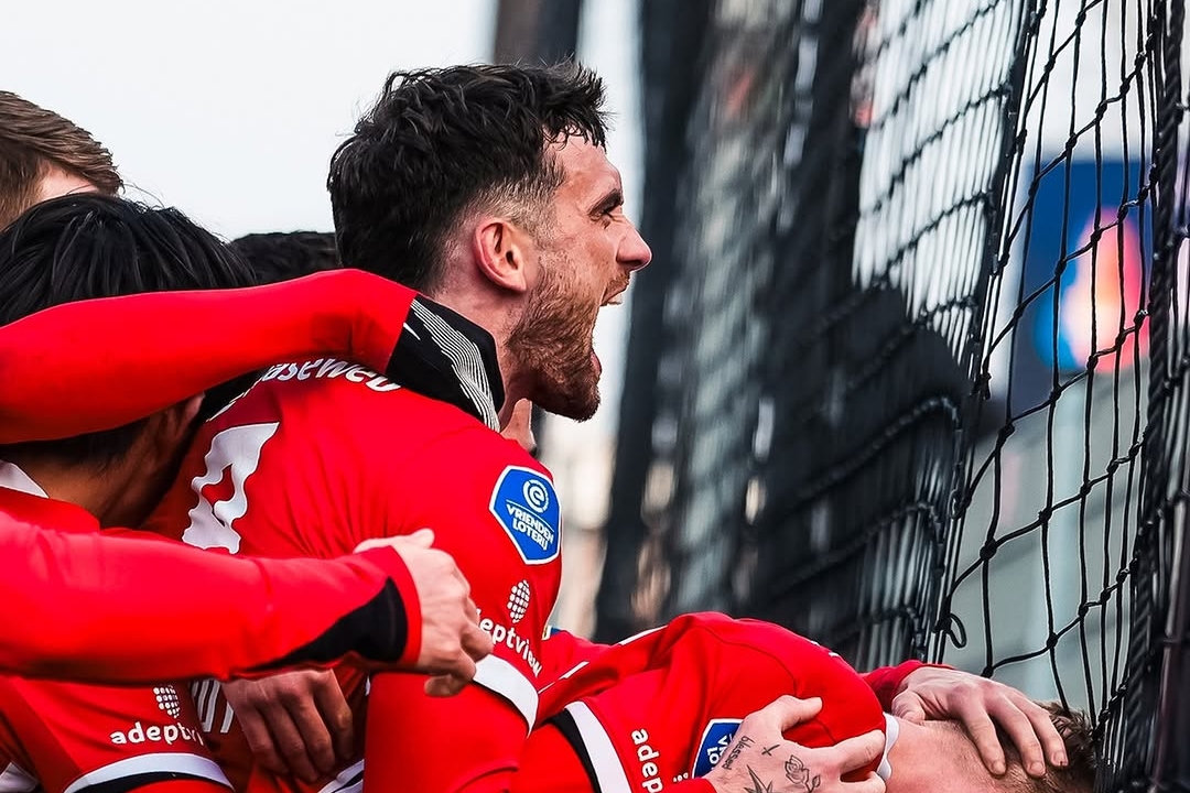 Jensen's Strike Lifts AZ Alkmaar Past Telstar in Tight Affair