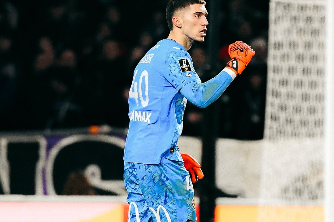 Lens Overpowers Toulouse 3-0 as Emersonn Sees Red Early