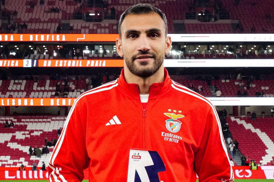 Pavlidis Hat-Trick Powers Benfica Past Estoril 3-1
