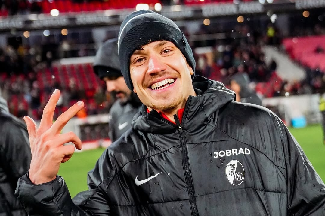 Freiburg's Late Surge Overcomes Ten-Man Hamburg 2-1