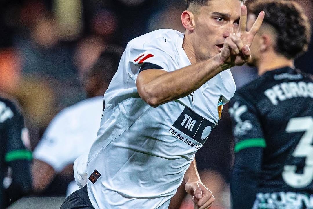 Valencia and Elche Share Points in Late Drama at Mestalla