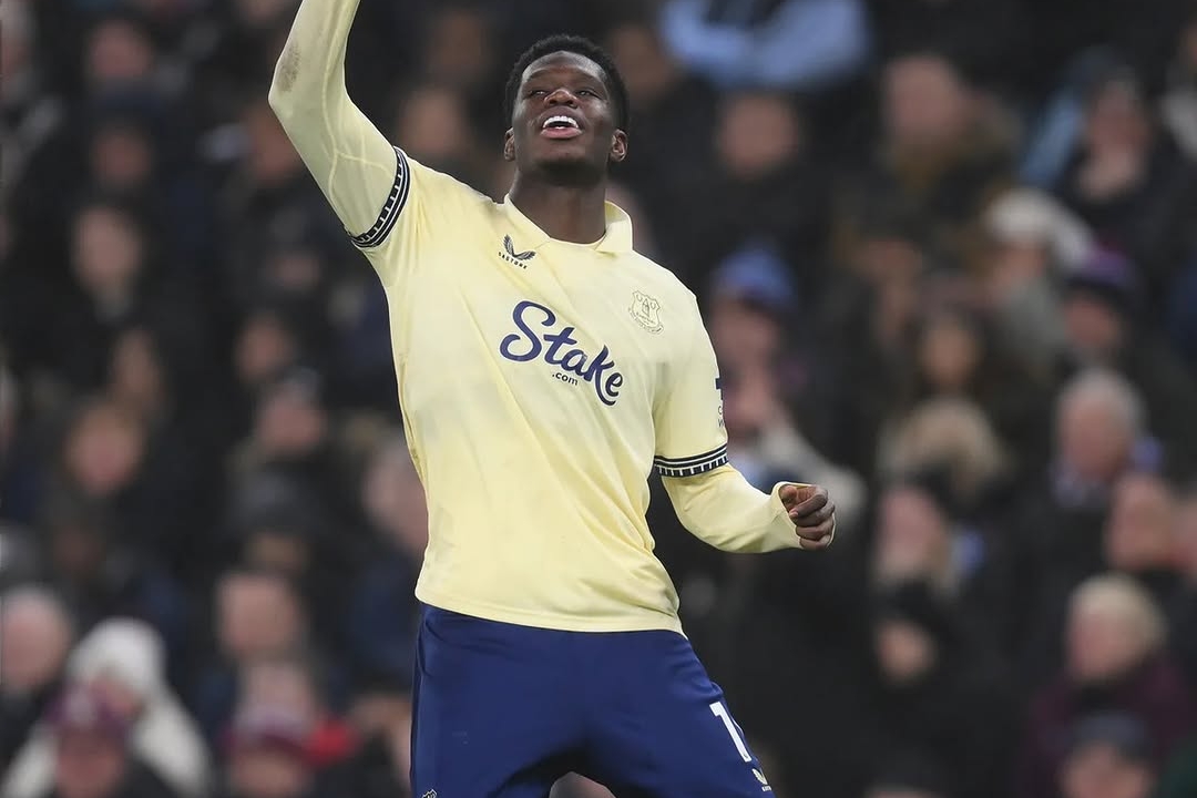 Barry's Strike Lifts Everton Over Aston Villa in Tight Contest