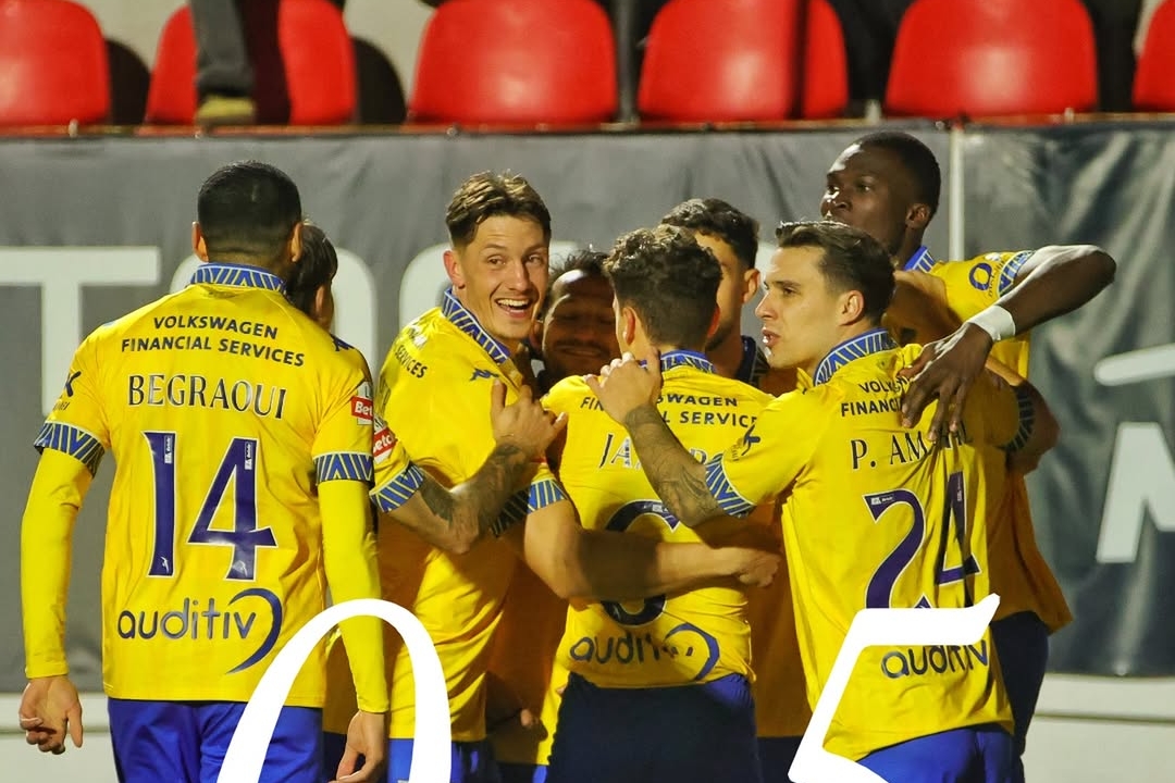 Estoril's Five-Star Performance Overwhelms Estrela in Primeira Liga
