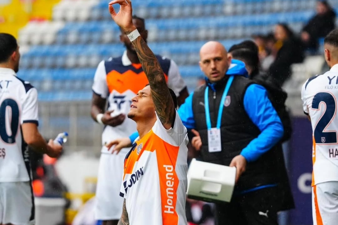 Selke and Shomurodov Shine as Başakşehir Edge Eyüpspor 2-1