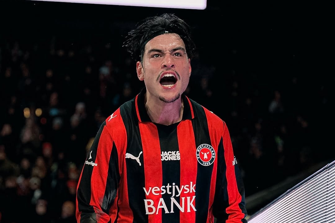 Midtjylland Overcomes Copenhagen 2-1 in Late Surge at MCH Arena