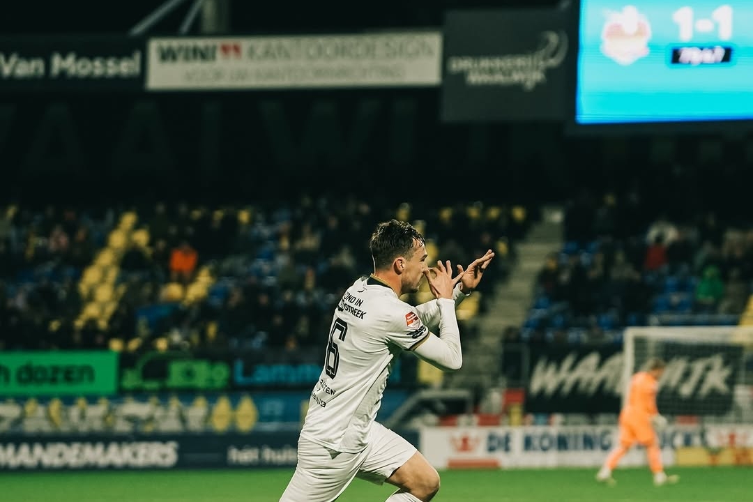 Roda Prevails 2-1 Over Waalwijk as van den Hurk Shines