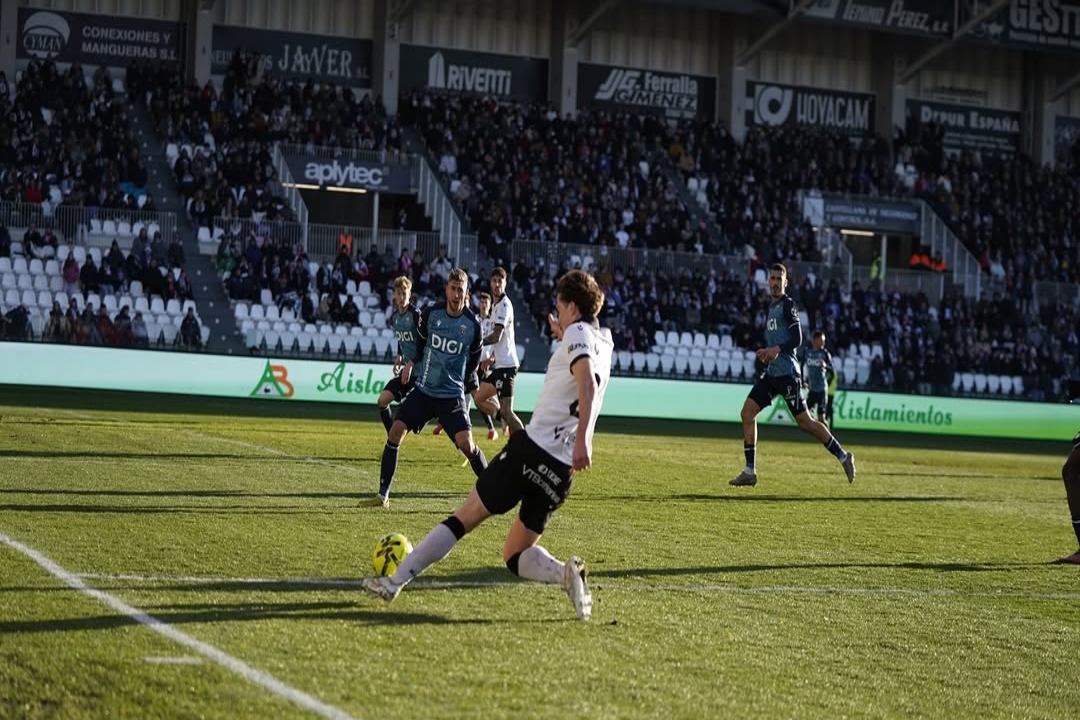 Burgos and Cádiz Locked in 1-1 Draw as González and Camara Shine