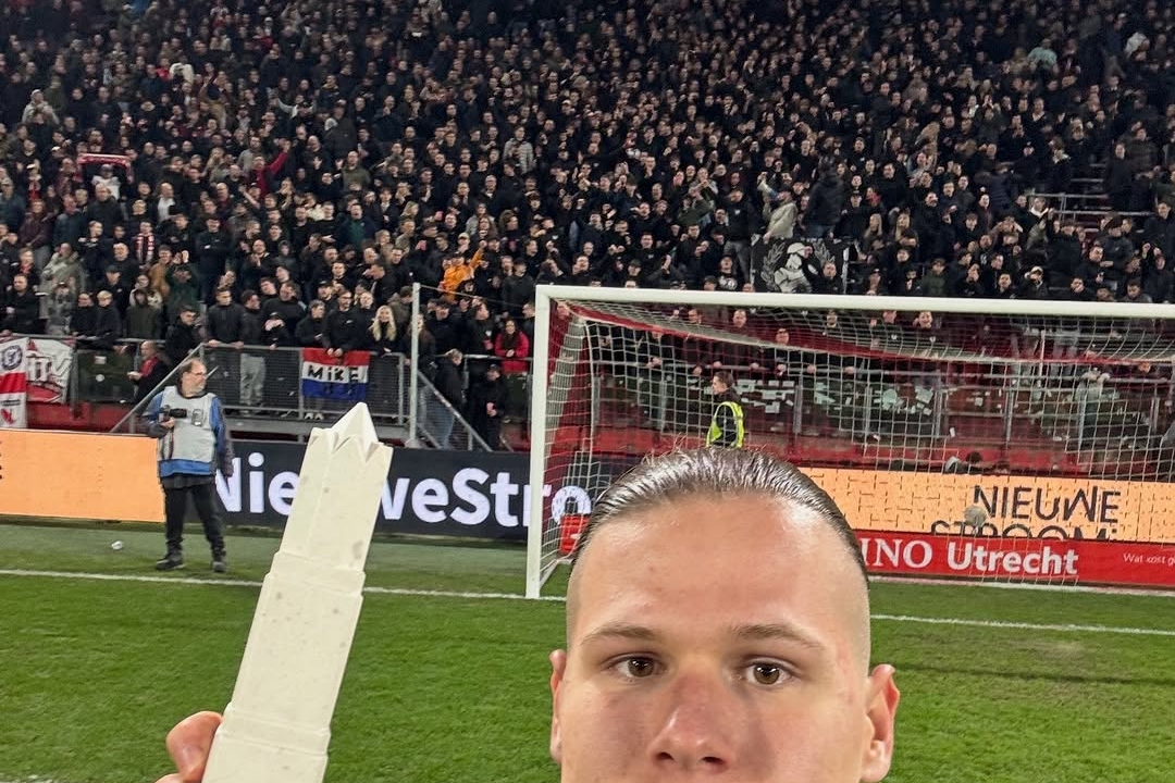 Utrecht Topples AZ Alkmaar 2-0 with Early Goals and Resolute Defense