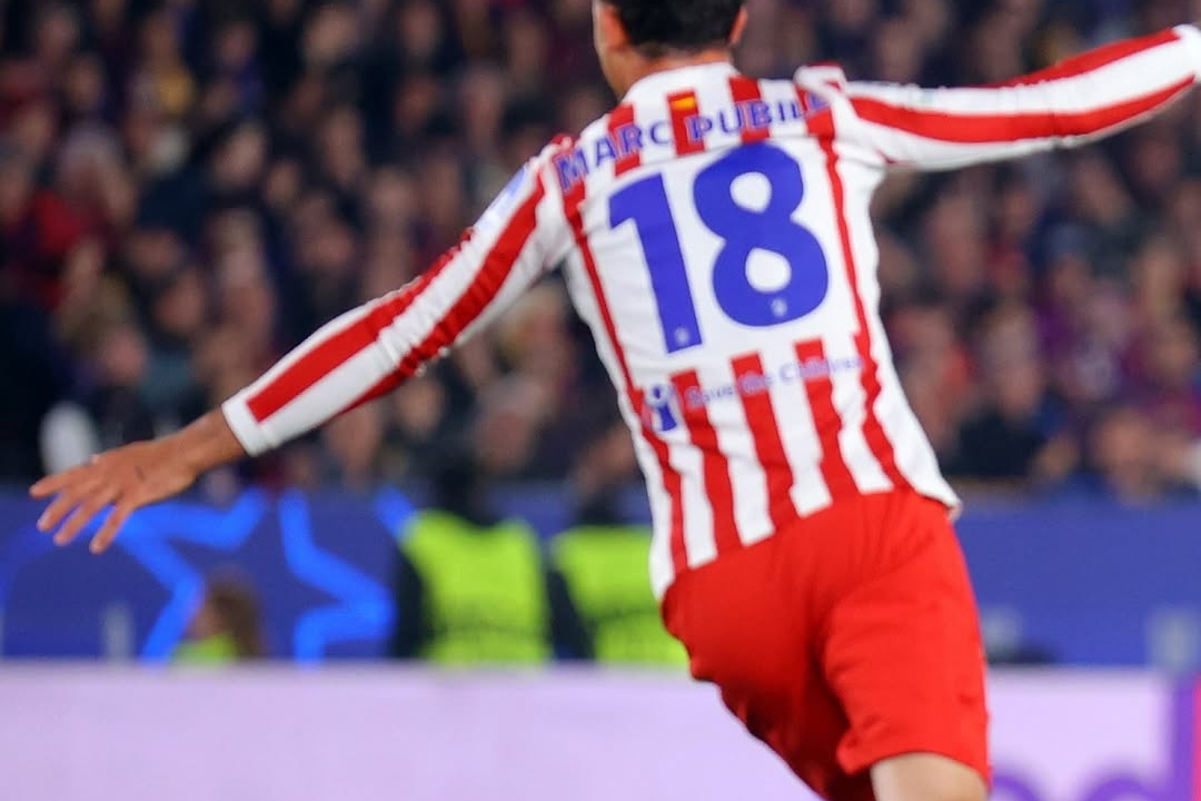 Atletico Madrid Upsets Barcelona with Alvarez's Striking Performance