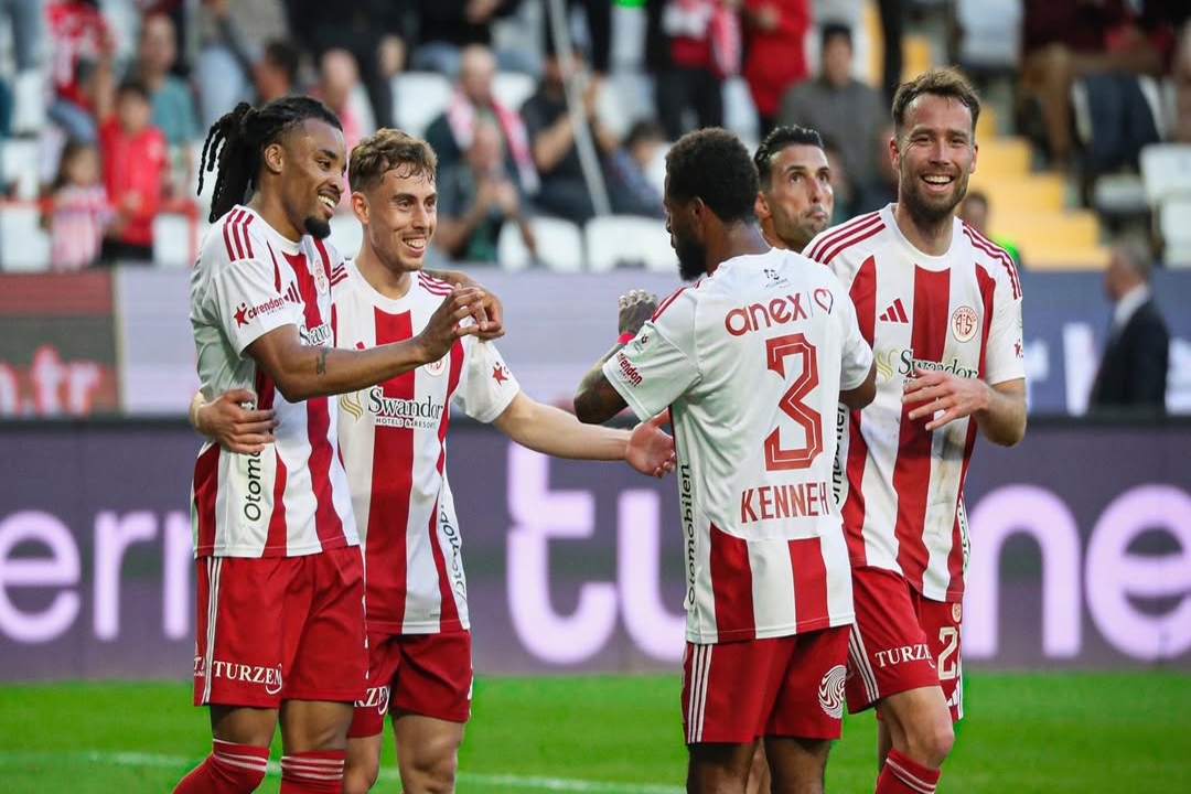 Antalyaspor's Second-Half Surge Sinks Eyüpspor 3-0