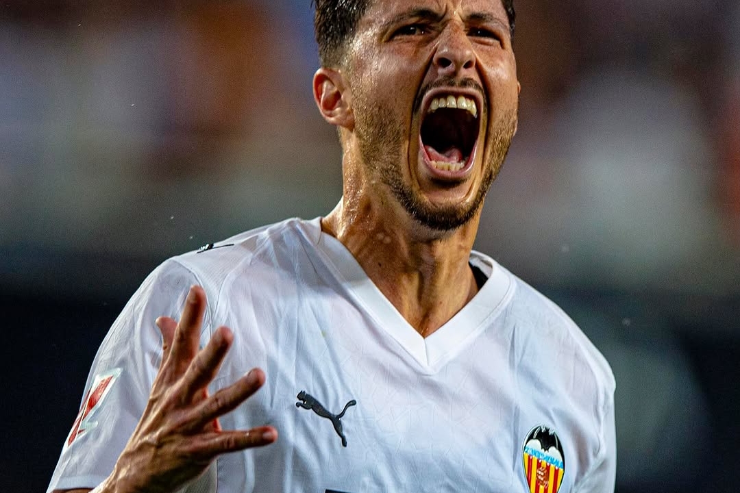 Valencia Stun Barcelona 3-1 with Second-Half Surge at Mestalla