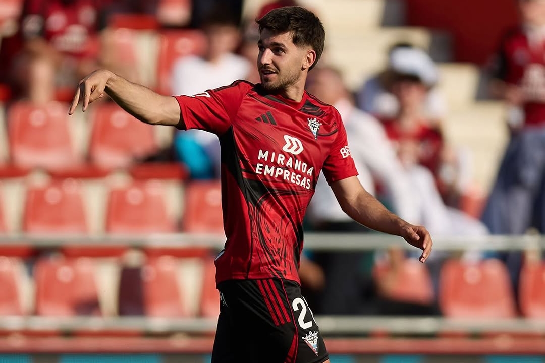 Mirandes Dominate Granada 3-1 with Hernández's Heroics