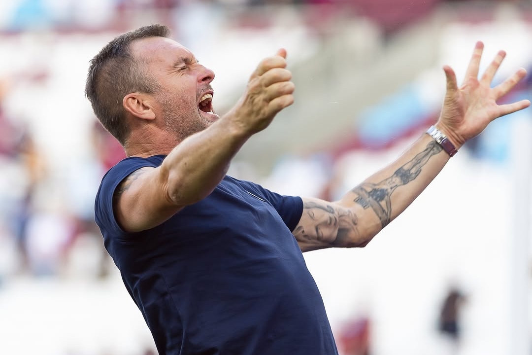 Charlton's Early Strike and Tactical Edge Sink West Ham 2-1
