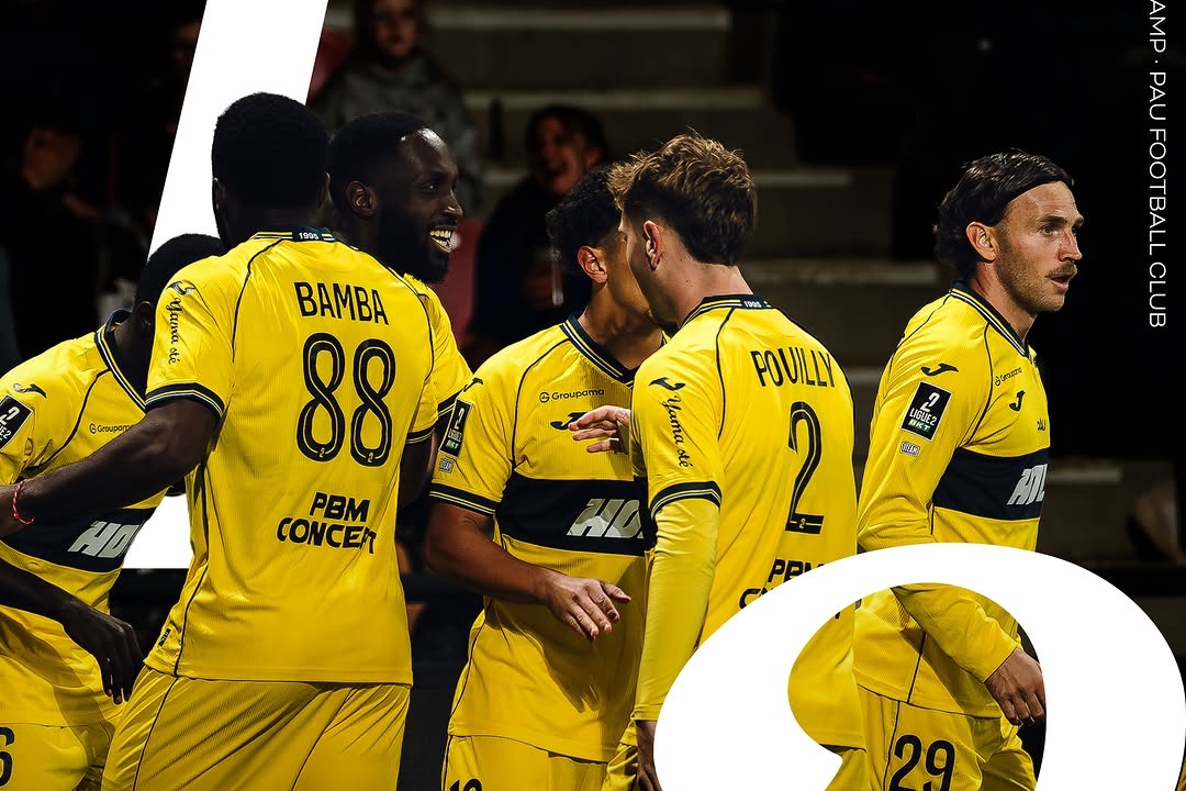 PAU Stuns Guingamp with Early Blitz to Win 2-1