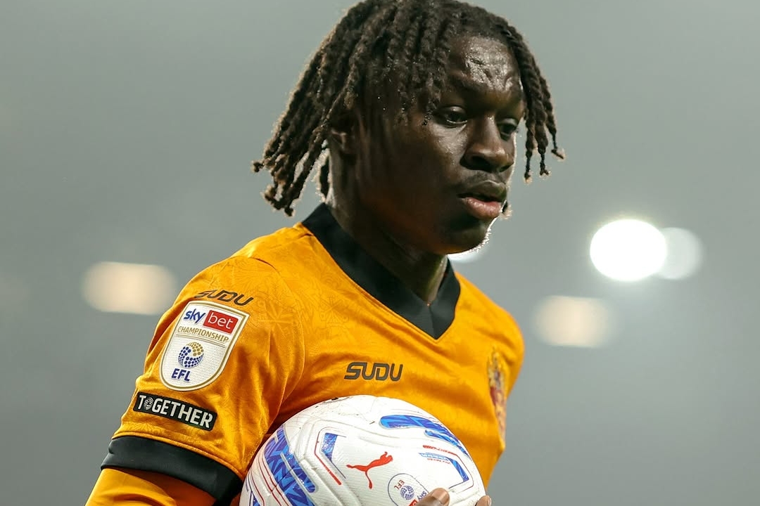 Late Devlin Strike Secures Portsmouth a Draw at Wolves
